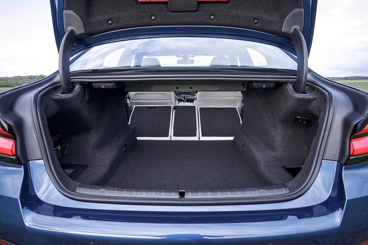 BMW 5 G30 facelift 2020 rear folding seats