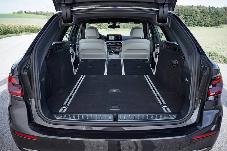 BMW 5 G31 Touring facelift 2020 rear folding seats