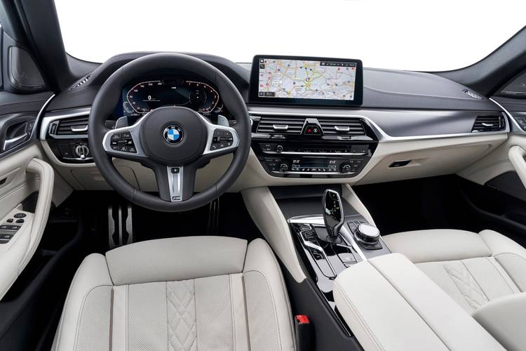 Interno di una BMW 5 G30 facelift 2020