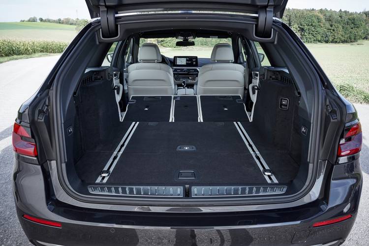 BMW 5 G31 Touring facelift 2020 bagageruimte tot aan voorstoelen