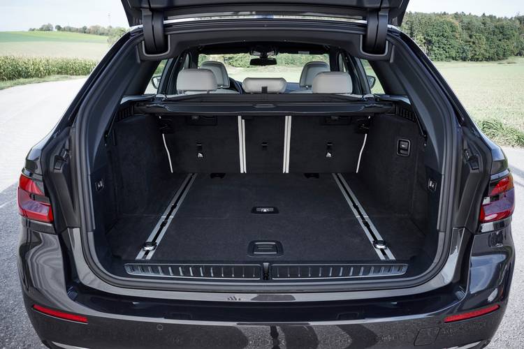 BMW 5 G31 Touring facelift 2020 bagażnik