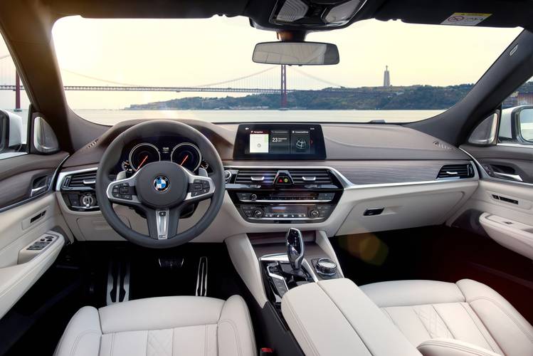 BMW 6 GT G32 2017 interiér