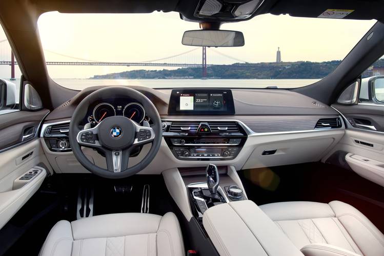 Interno di una BMW 6 GT G32 2017