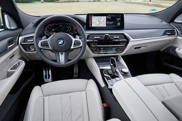 Interno di una BMW 6 GT G32 facelift 2020