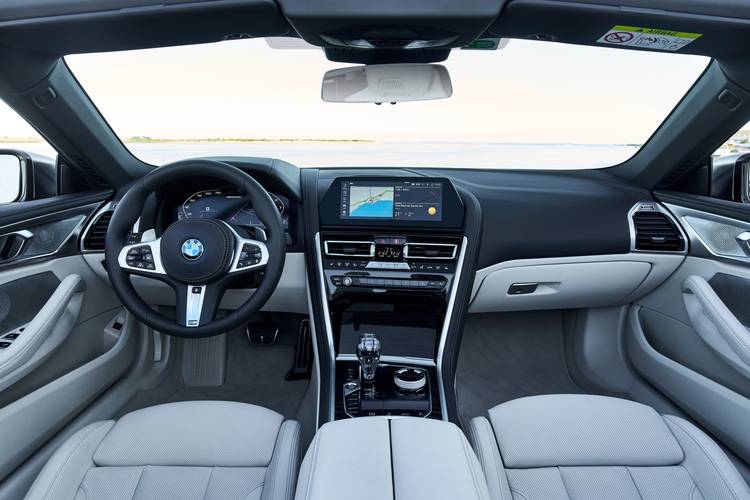 BMW 8 G14 2018 interier kabriolet