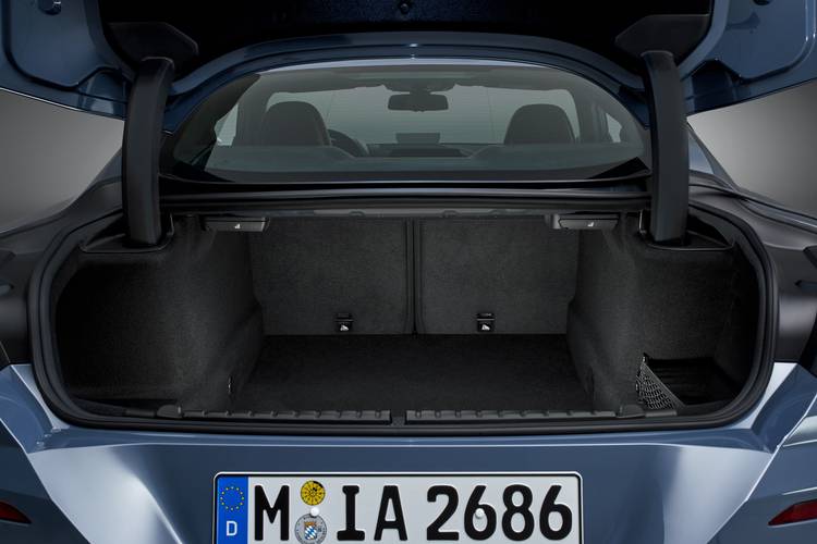 BMW 8 G15 2018 Kofferraum