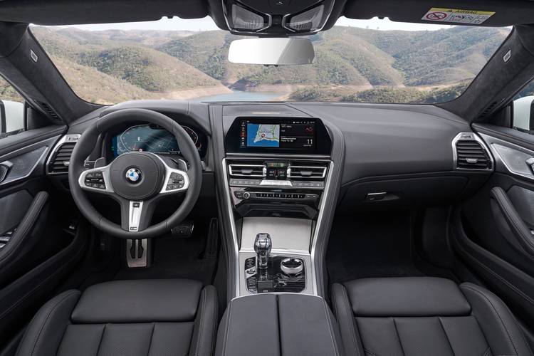 BMW 8 G16 gran coupe 2019 wnętrze