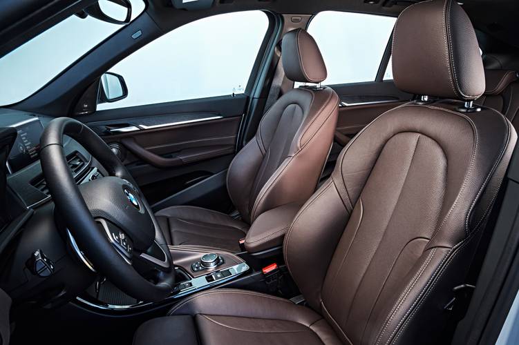 BMW X1 F48 2015 přední sedadla