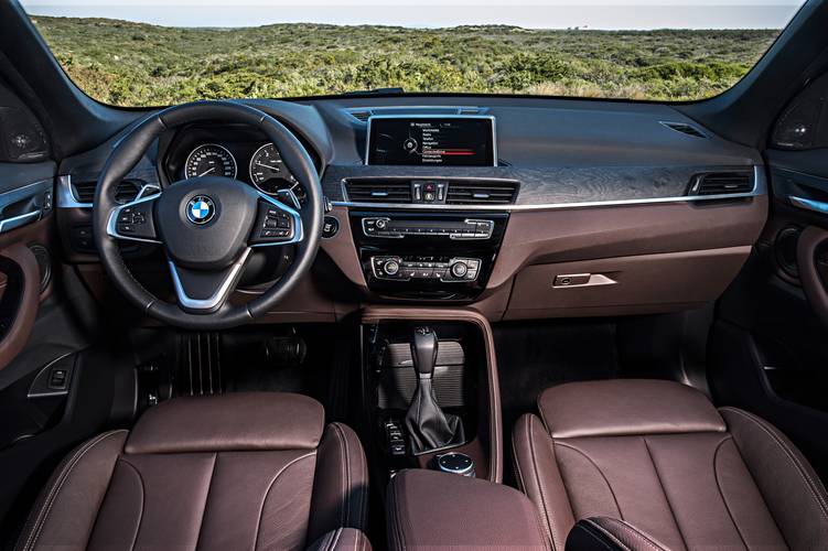 Interno di una BMW X1 F48 2015