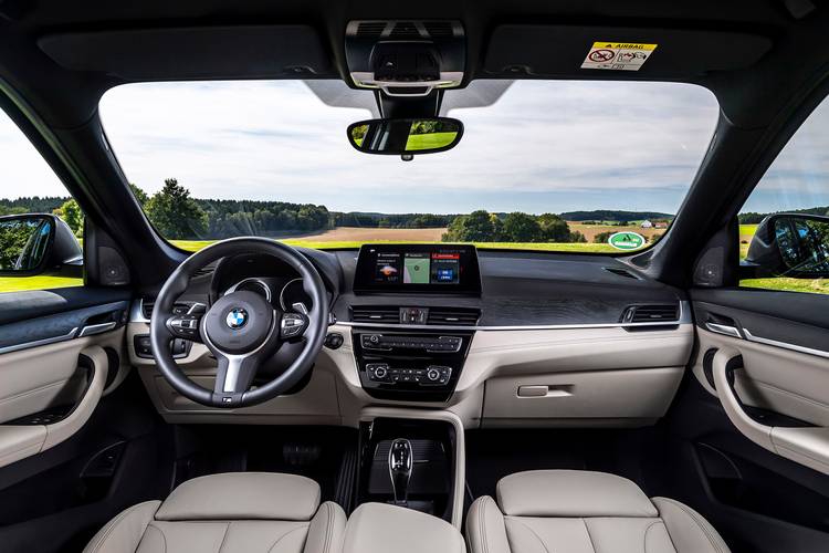 BMW X1 F48 facelift 2019 interiér