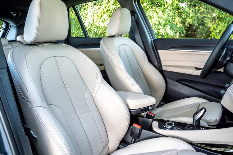 BMW X1 F48 facelift 2019 přední sedadla