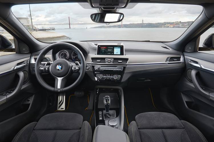BMW X2 F39 2018 interiér
