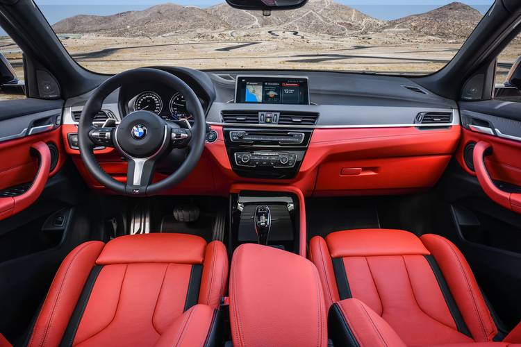 Interno di una BMW X2 M35i F39 2019