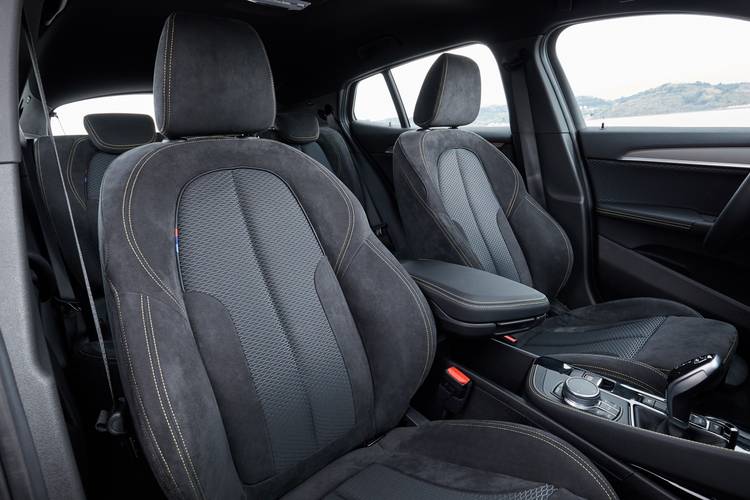 BMW X2 F39 2018 assentos dianteiros