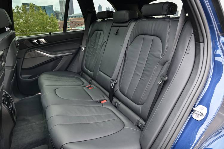 BMW X5 G05 2018 asientos traseros