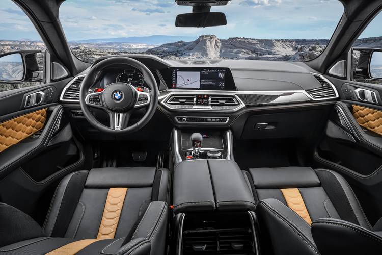 Interno di una BMW X6 M F96 2020