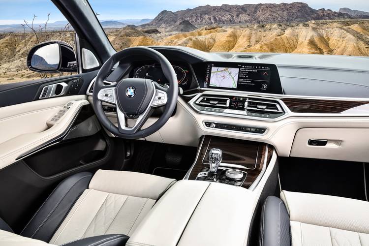 BMW X7 G07 2018 interiér