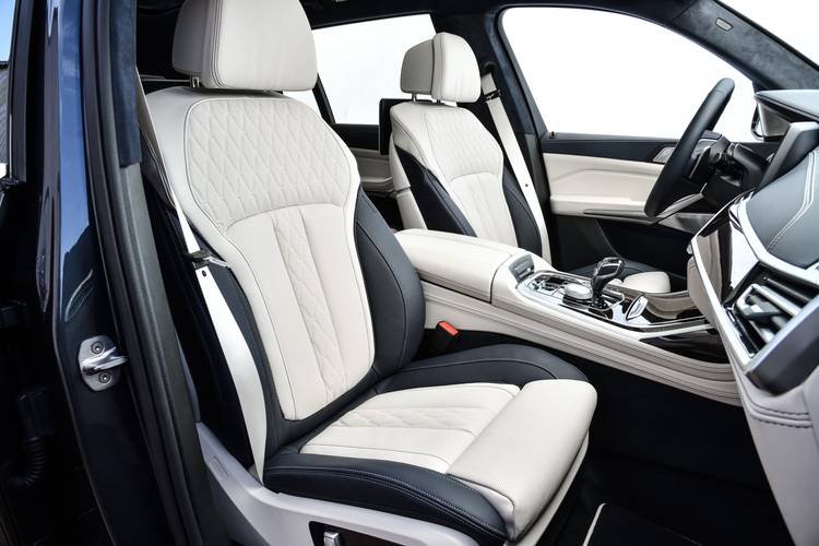 BMW X7 G07 2018 přední sedadla