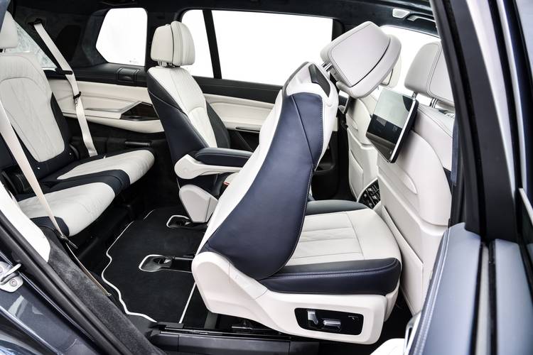 BMW X7 G07 2018 rear seats