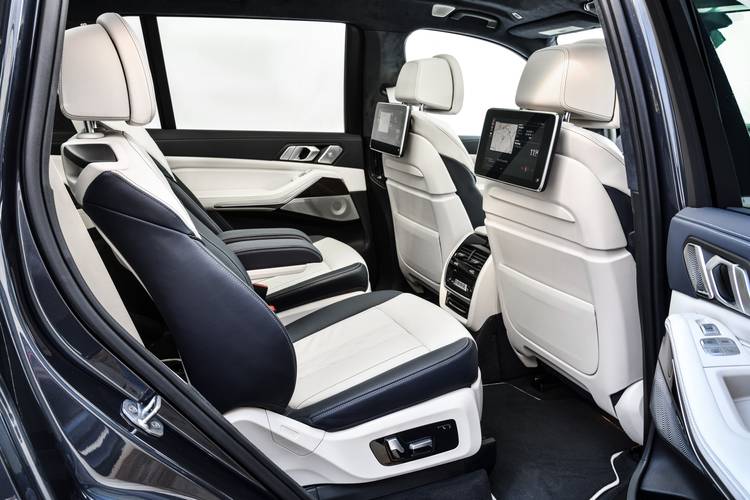 BMW X7 G07 2018 rear seats