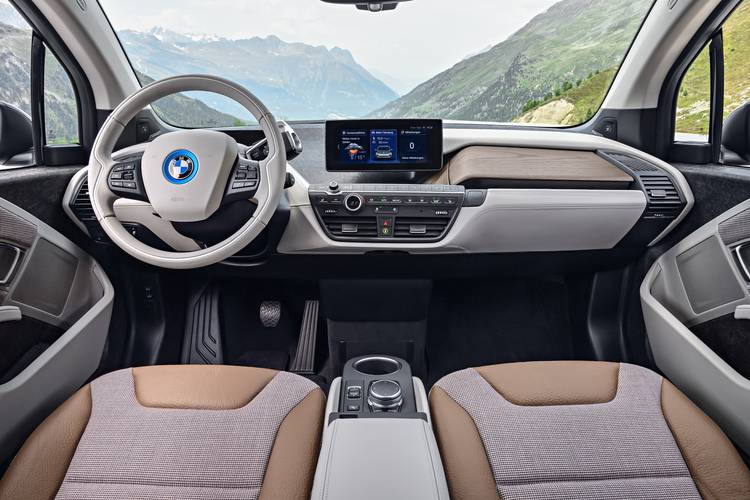 BMW i3 facelift 2018 interiér