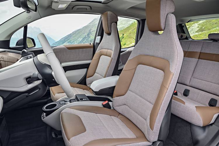 BMW i3 facelift 2018 přední sedadla