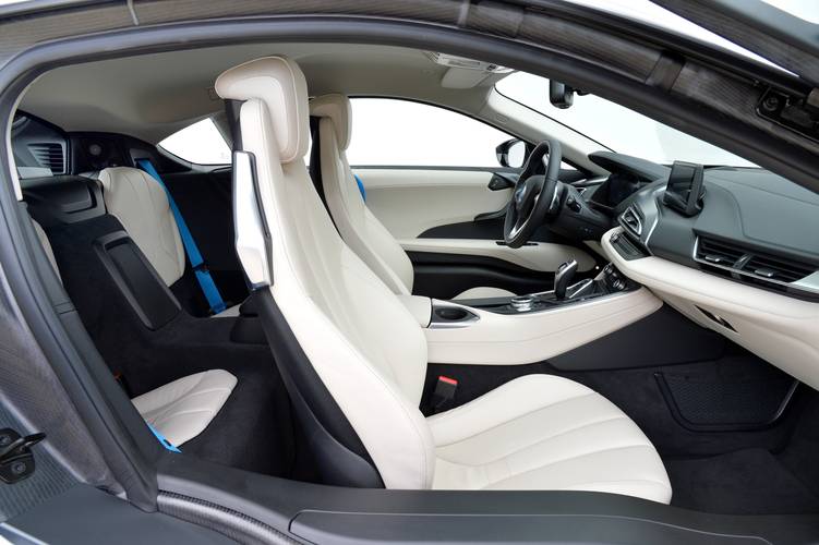BMW i8 2014 asientos traseros