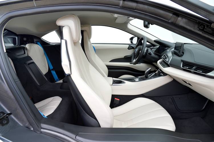 BMW i8 2014 rear seats