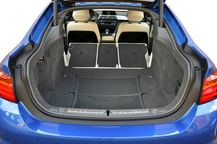BMW 4 F36 Gran Coupe 2014 sklopená zadní sedadla
