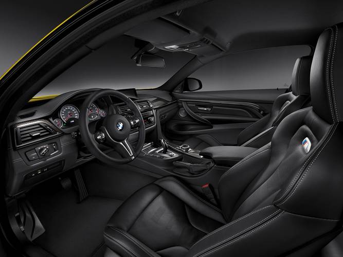 BMW M4 F82 2014 intérieur