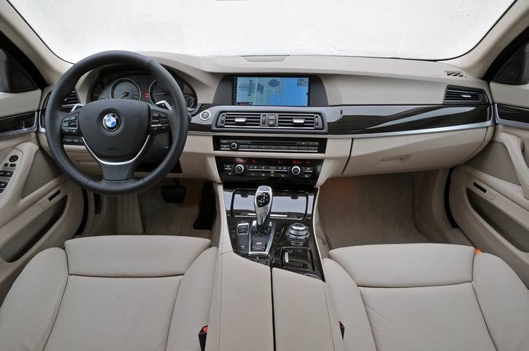 Interno di una BMW 5 F11 Touring 2010