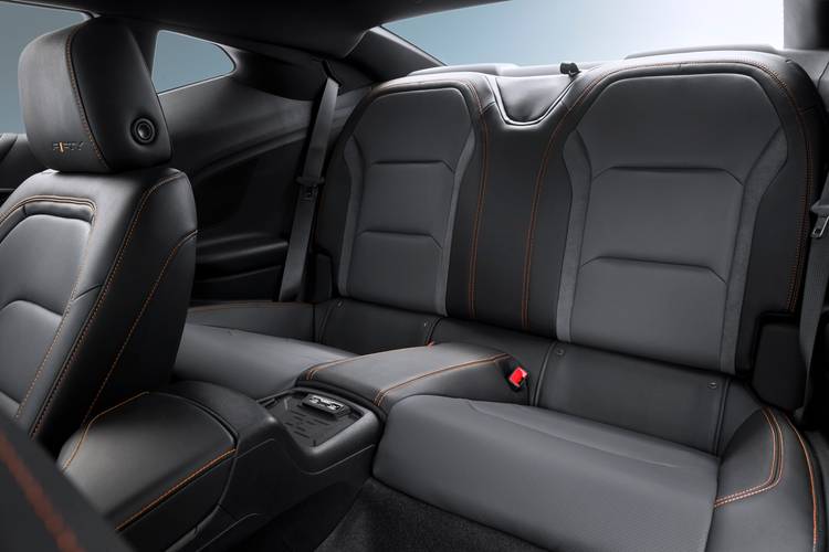 Chevrolet Camaro Coupe 2016 asientos traseros