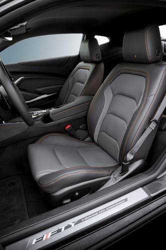 Chevrolet Camaro Coupe 2016 assentos dianteiros