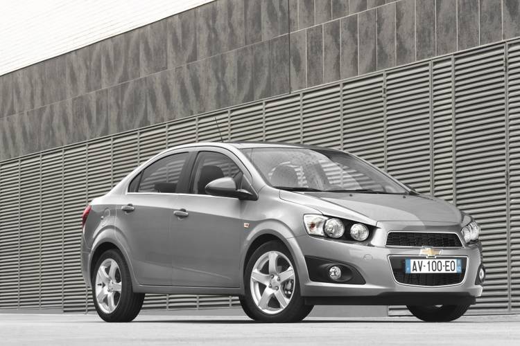 Chevrolet Aveo T300 2011 limousine