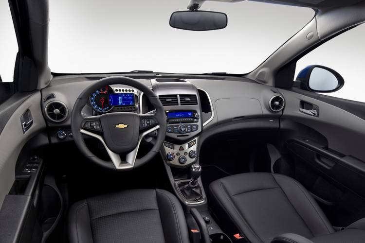 Chevrolet Aveo T300 2011 intérieur