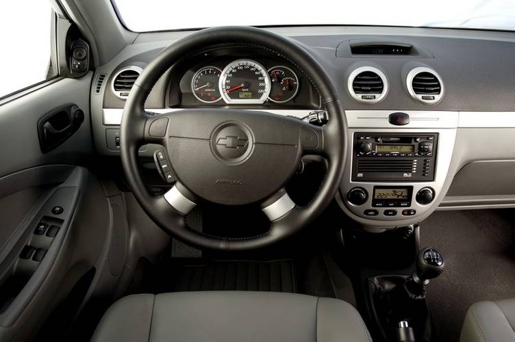 Interno di una Chevrolet Lacetti 2007