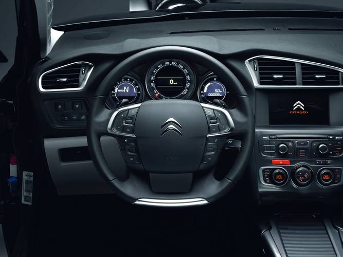 Interno di una Citroen C4 B7 2010