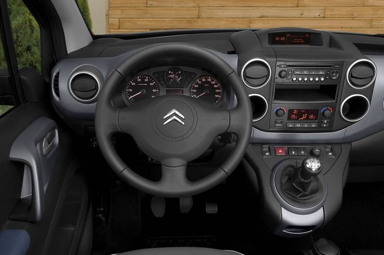 Interno di una Citroen Berlingo B9 2008