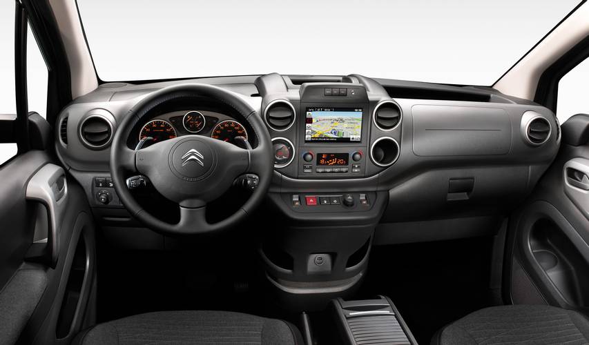 Interno di una Citroen Berlingo B9 facelift 2015