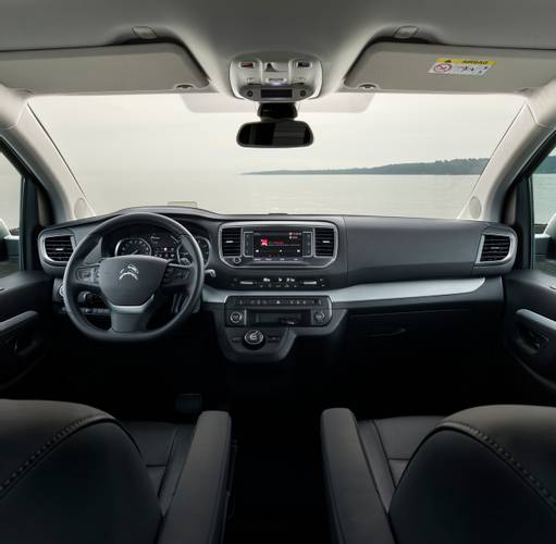 Interno di una Citroen SpaceTourer 2016