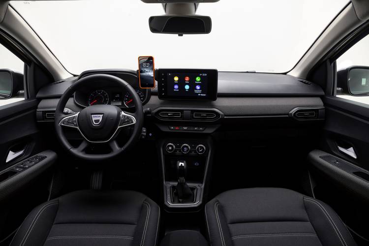 Interno di una Dacia Logan 2020