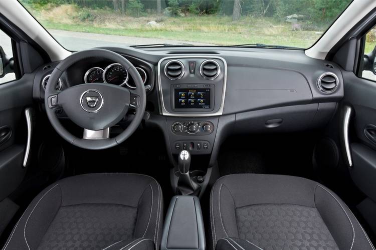 Interno di una Dacia Logan 2012