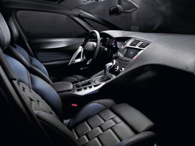 Interno di una DS DS5 2015