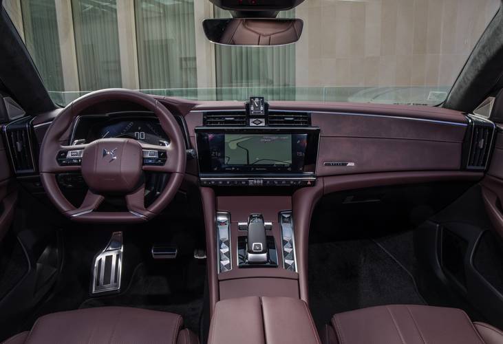 DS9 X83 2021 interieur