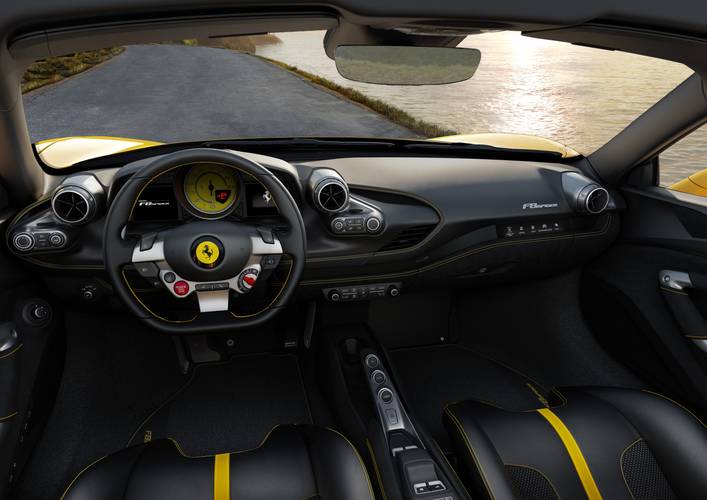 Interno di una Ferrari F8 Spider 2020