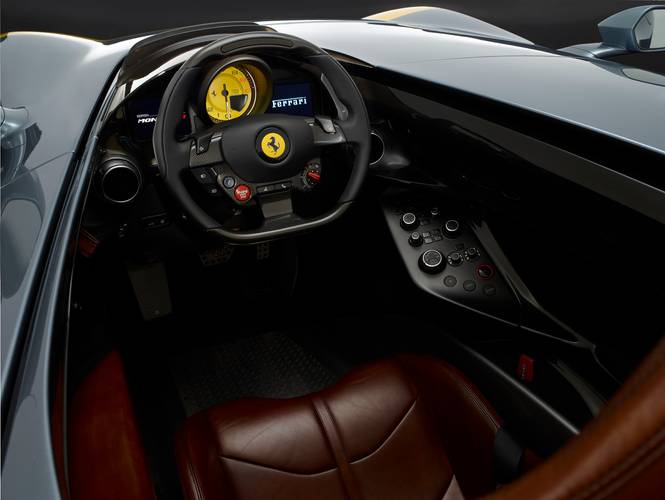 Interno di una Ferrari Monza SP1 2019