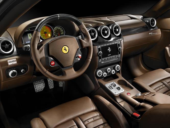 Interno di una Ferrari 612 Scaglietti