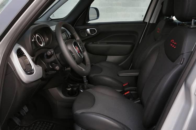 Fiat 500L Living 330 2014 vorn sitzt
