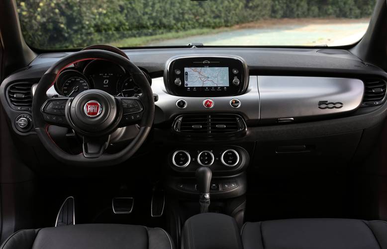 Interno di una Fiat 500X 334 facelift 2018 Sport