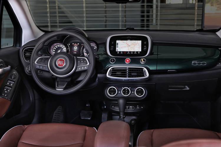 Interno di una Fiat 500X 334 facelift 2018